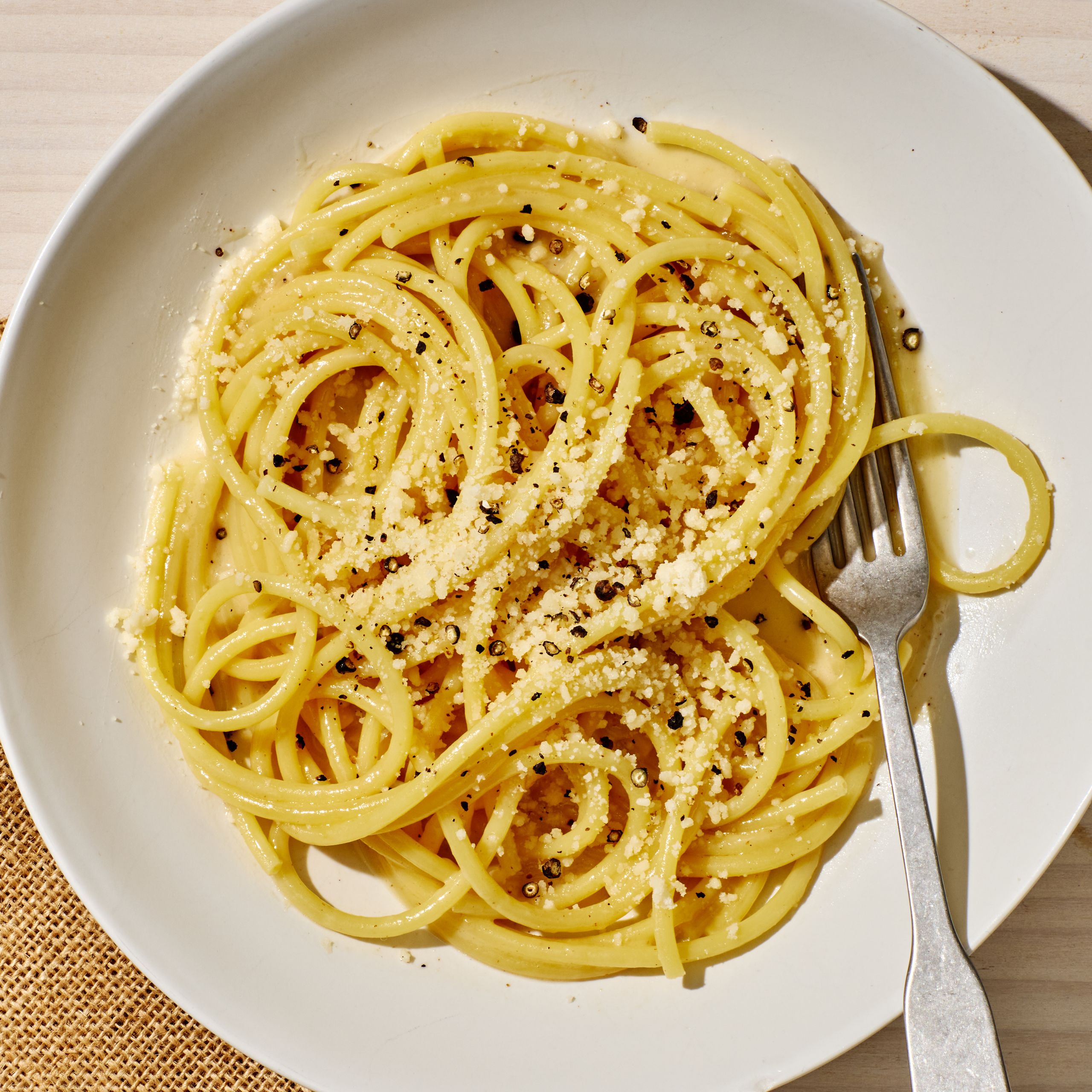 Cacio e Pepe Demystified: Your Guide to Ordering Authentic Roman Pasta