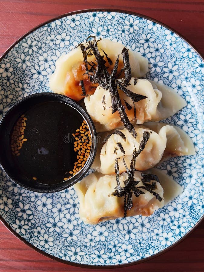 What is Gyoza? Your Guide to Japan's Crispy, Juicy Dumplings